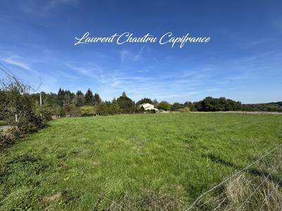 Terrain constructible - 2 744 m²