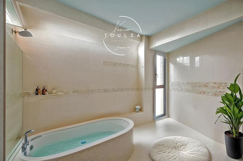 Appartement - 162 m² - 5 pièces