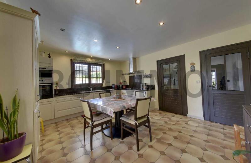 Maison traditionnelle - 237 m² - 7 pièces