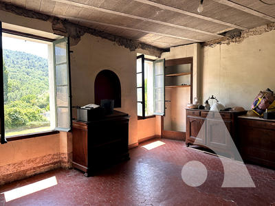 Maison - 714 m² - 7 pièces