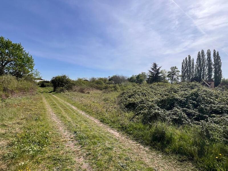 Terrain constructible - 7 266 m²