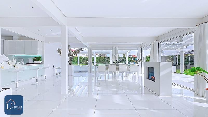 Maison contemporaine - 257 m² - 7 pièces