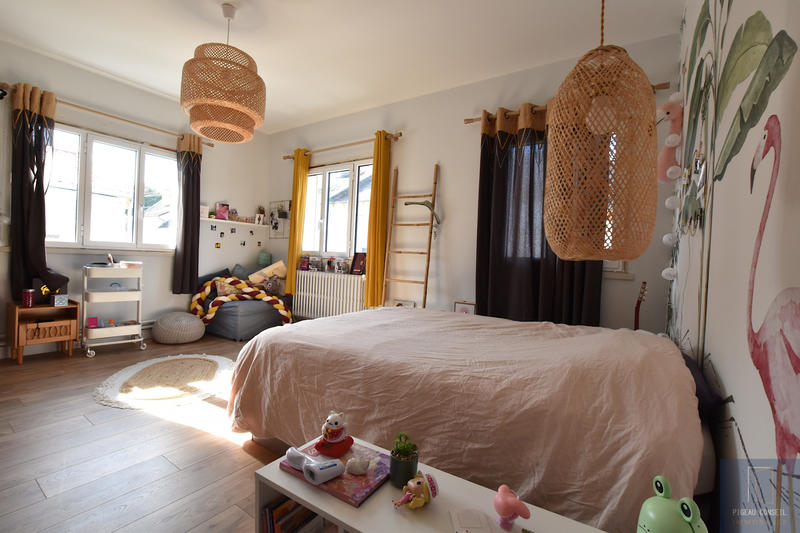 Maison - 260 m² - 9 pièces