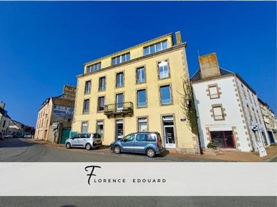 Maison - 374 m² - 16 pièces