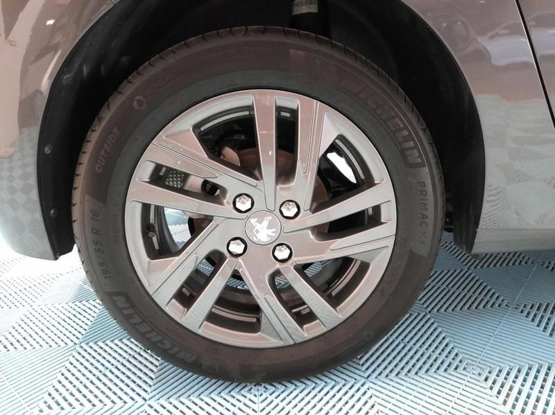 Peugeot 208 PureTech 100 s&amp;S Bvm6 Style