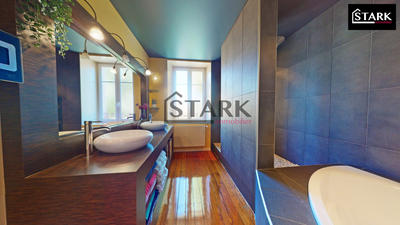 Maison - 230 m² - 7 pièces