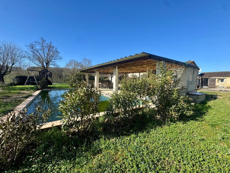 Maison - 271 m² - 11 pièces