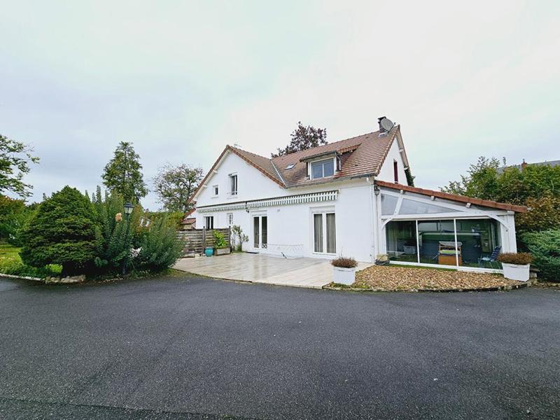Maison - 229 m² - 9 pièces