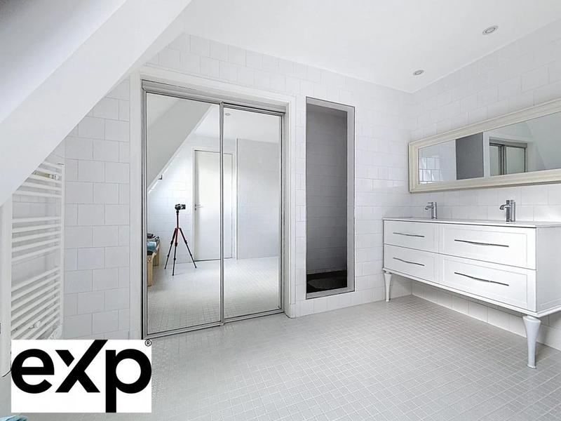 Propriété - 1 032 m² - 18 pièces