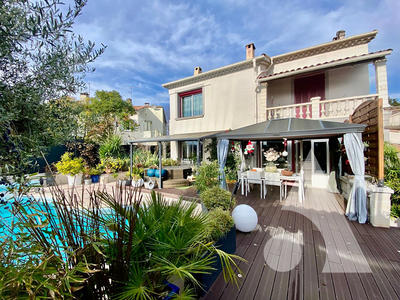 Maison - 224 m² - 6 pièces