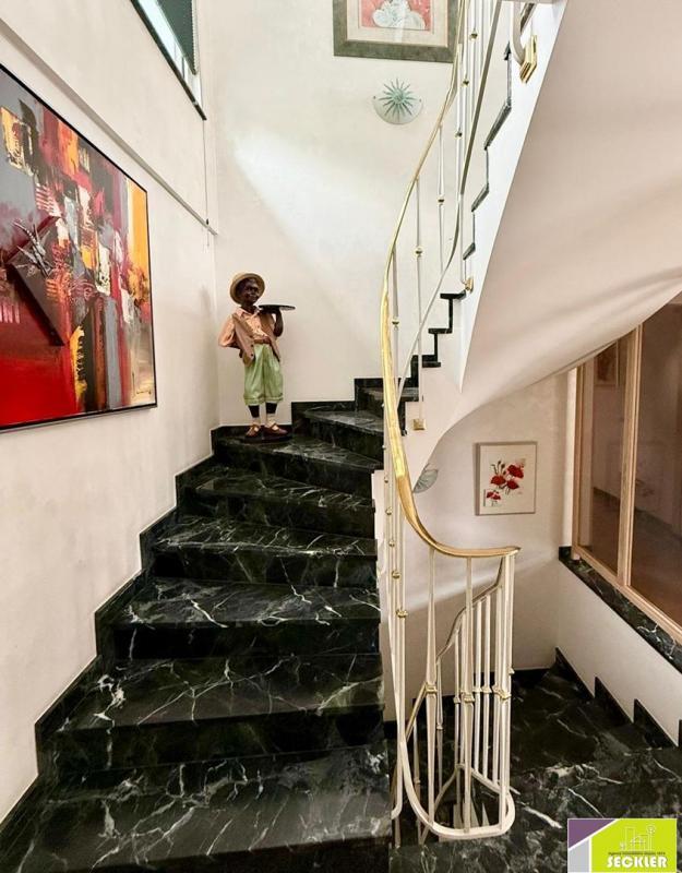 Maison traditionnelle - 274 m² - 8 pièces