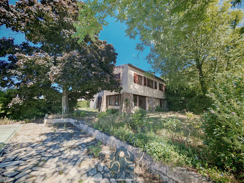 Maison - 213 m² - 8 pièces