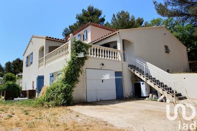 Maison - 205 m² - 9 pièces