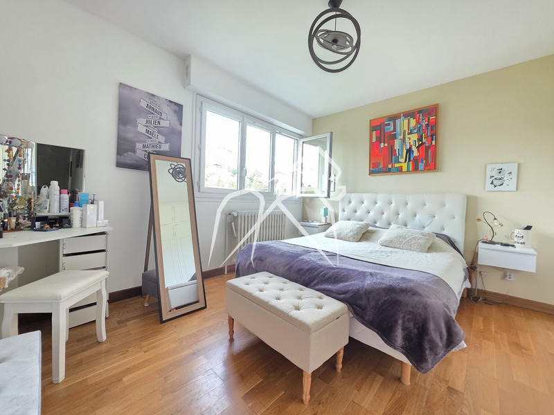 Maison - 220 m² - 7 pièces