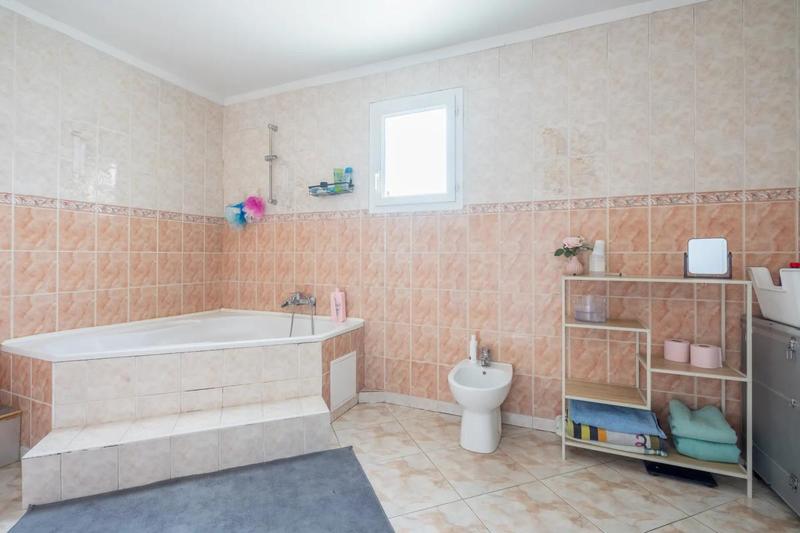 Maison - 220 m² - 11 pièces