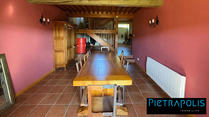 Maison - 220 m² - 6 pièces