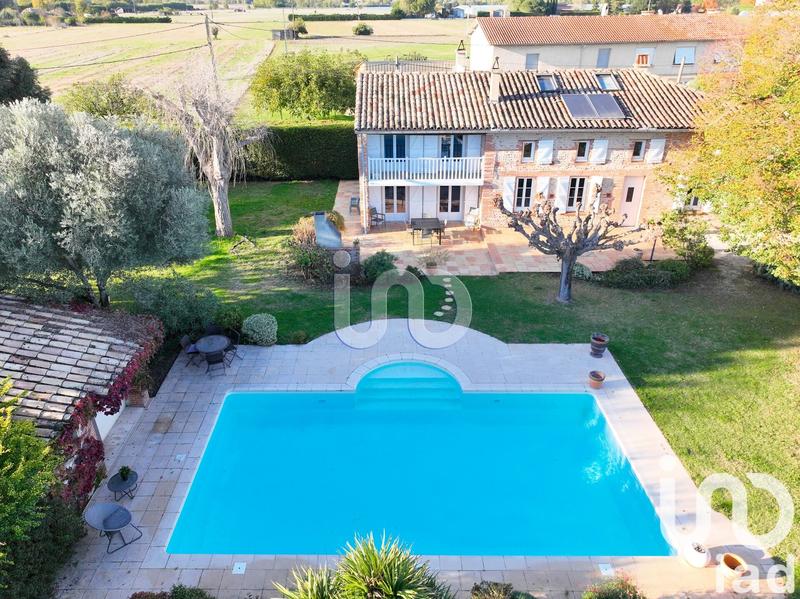 Maison - 242 m² - 6 pièces