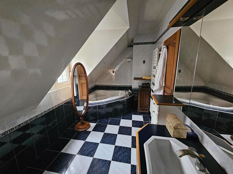 Maison - 152 m² - 9 pièces