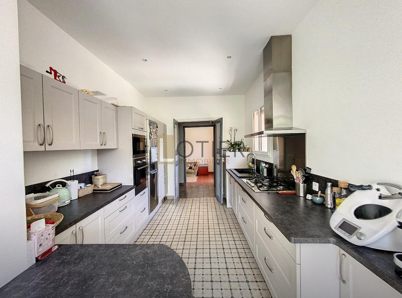 Maison - 207 m² - 8 pièces