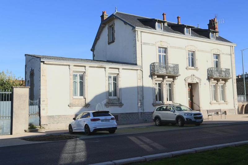 Maison bourgeoise - 300 m² - 8 pièces