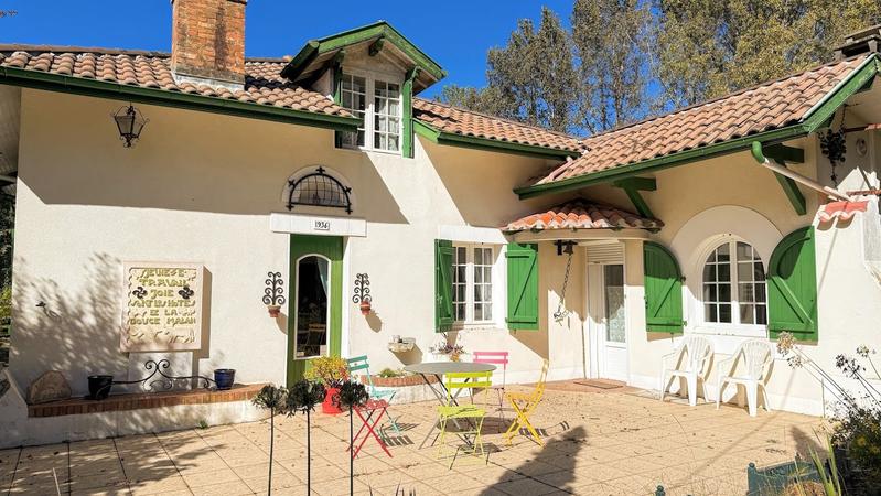 Propriété - 500 m² - 22 pièces