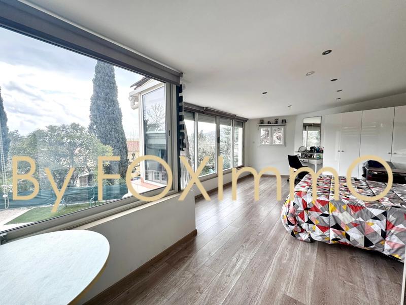 Maison - 230 m² - 6 pièces