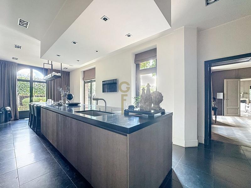 Maison - 400 m² - 8 pièces