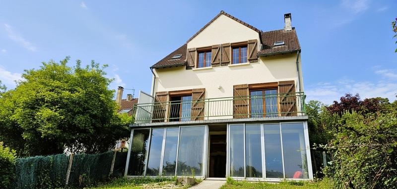 Maison traditionnelle - 180 m² - 8 pièces