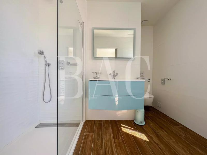 Villa - 270 m² - 8 pièces