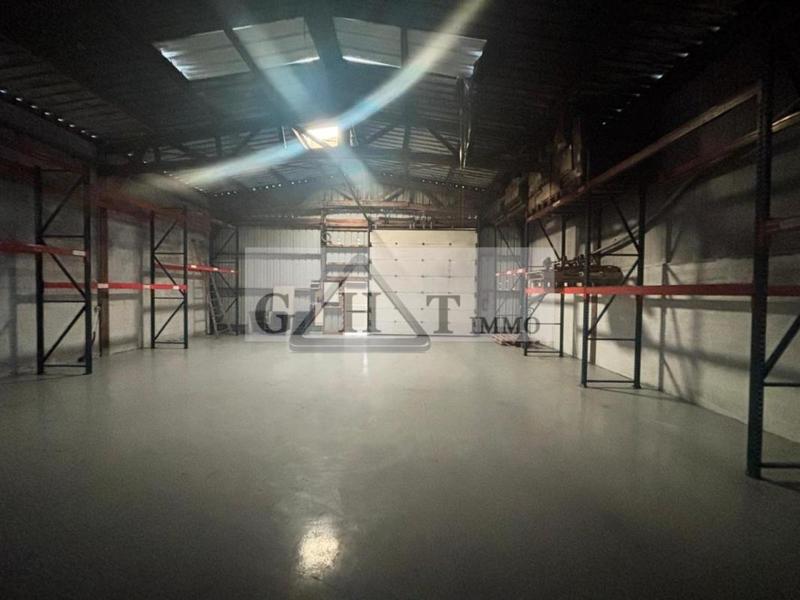 Entrepôt - 1 170 m²