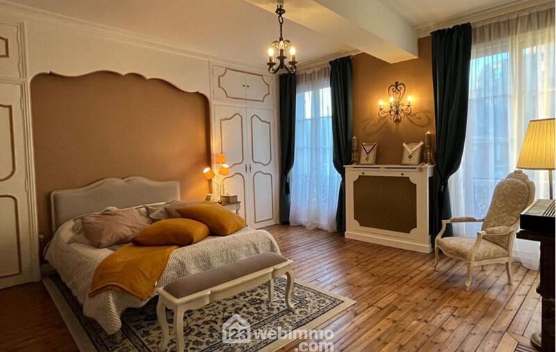 Maison - 237 m² - 7 pièces