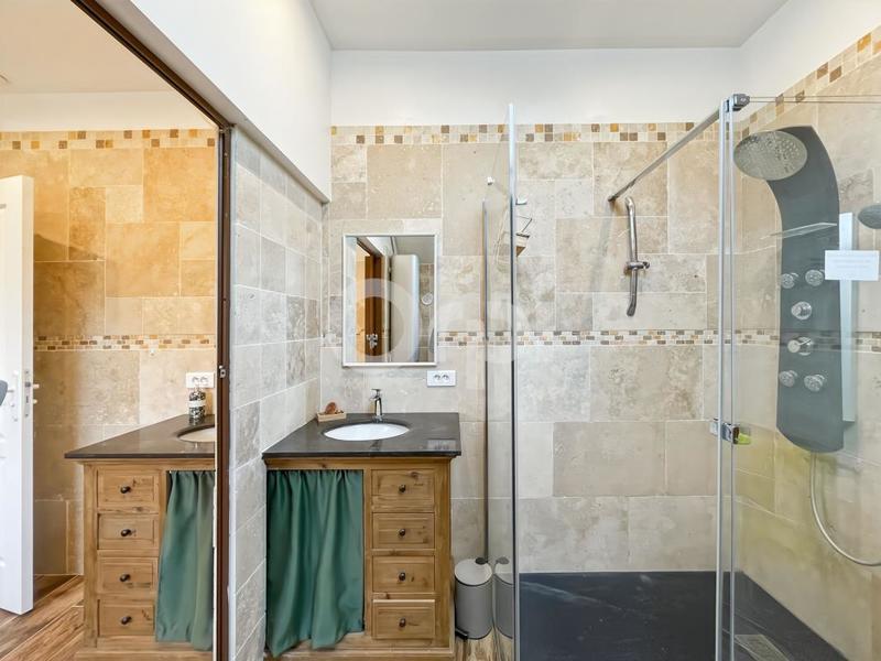 Propriété - 180 m² - 5 pièces