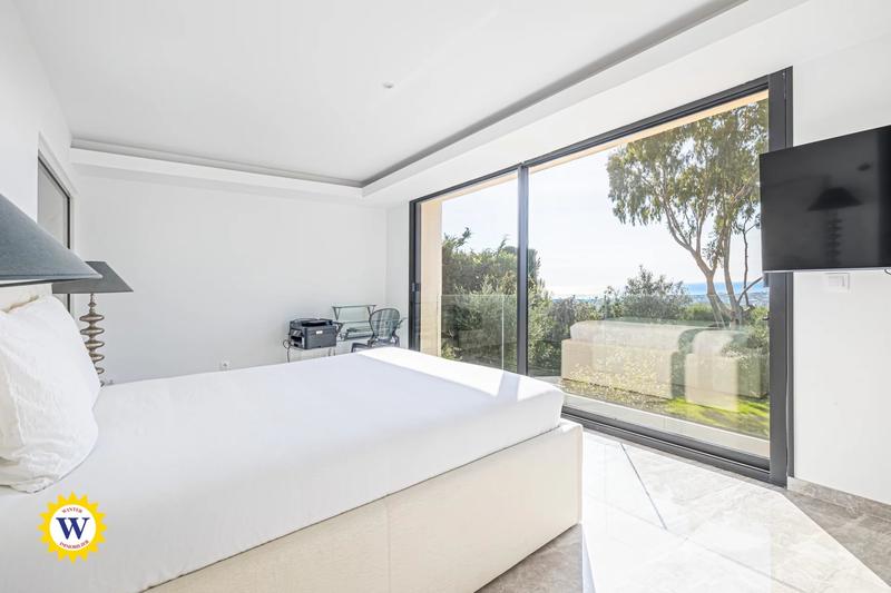 Villa - 372 m² - 8 pièces