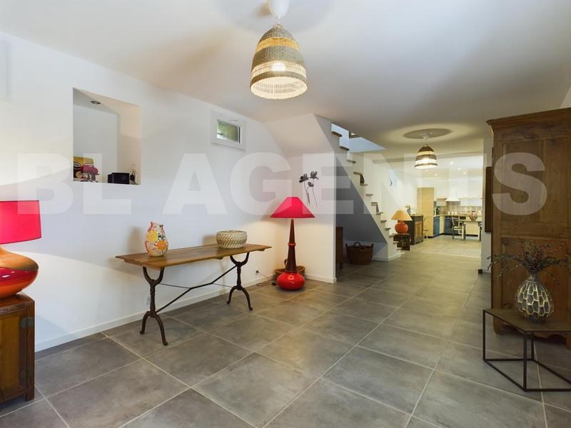 Maison - 294 m² - 9 pièces