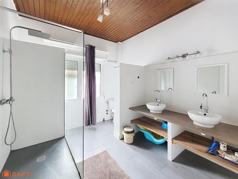 Villa - 300 m² - 17 pièces