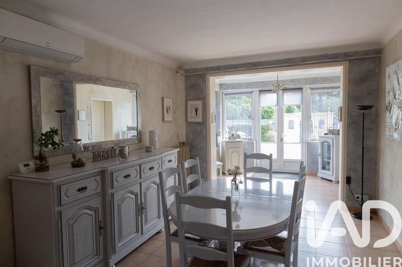 Maison - 220 m² - 9 pièces