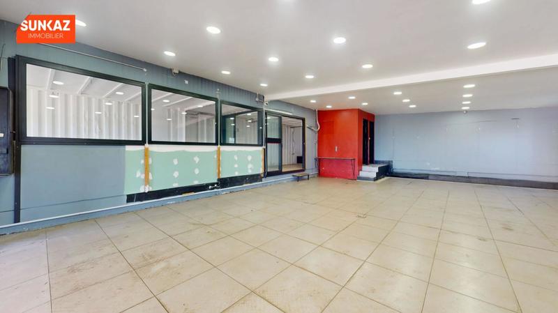Local commercial - 120 m² - 1 pièce