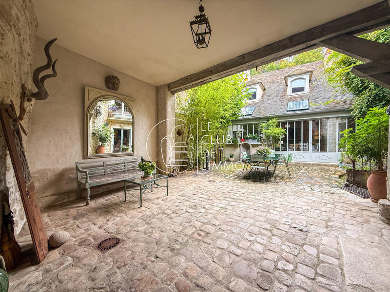 Maison - 280 m² - 10 pièces