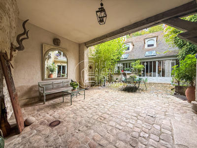 Maison - 280 m² - 10 pièces