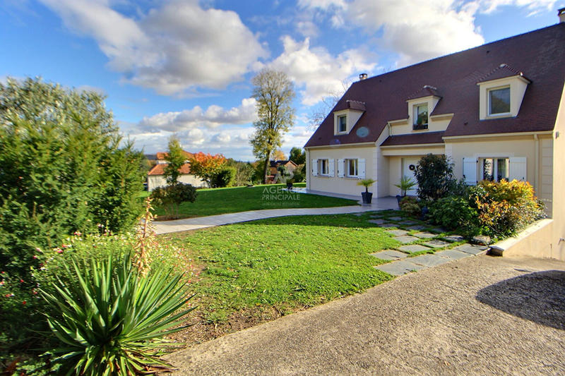 Maison - 231 m² - 7 pièces