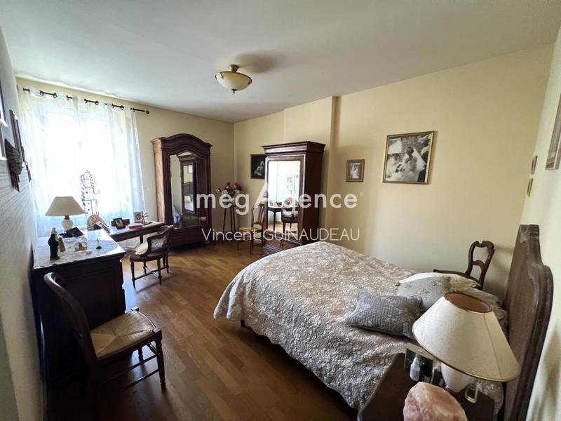 Maison - 174 m² - 9 pièces