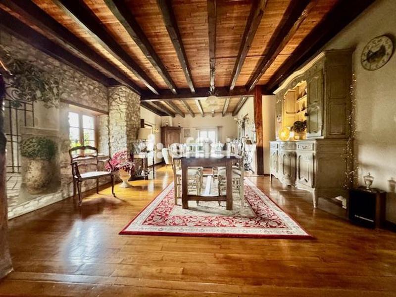 Demeure - 306 m² - 8 pièces