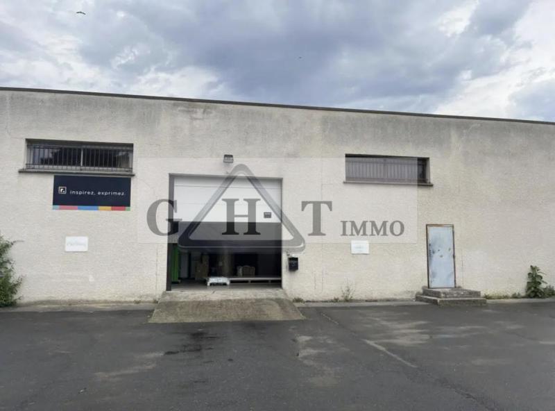 Entrepôt - 1 420 m²