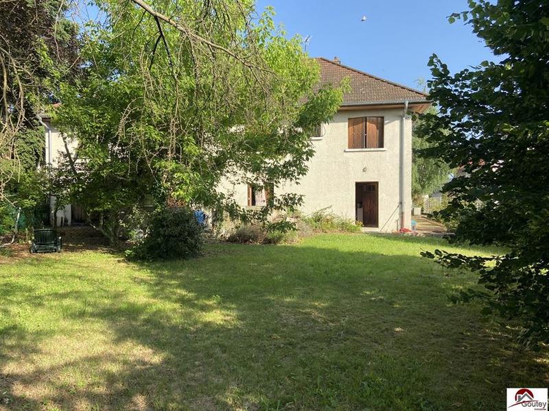 Maison traditionnelle - 195 m² - 8 pièces