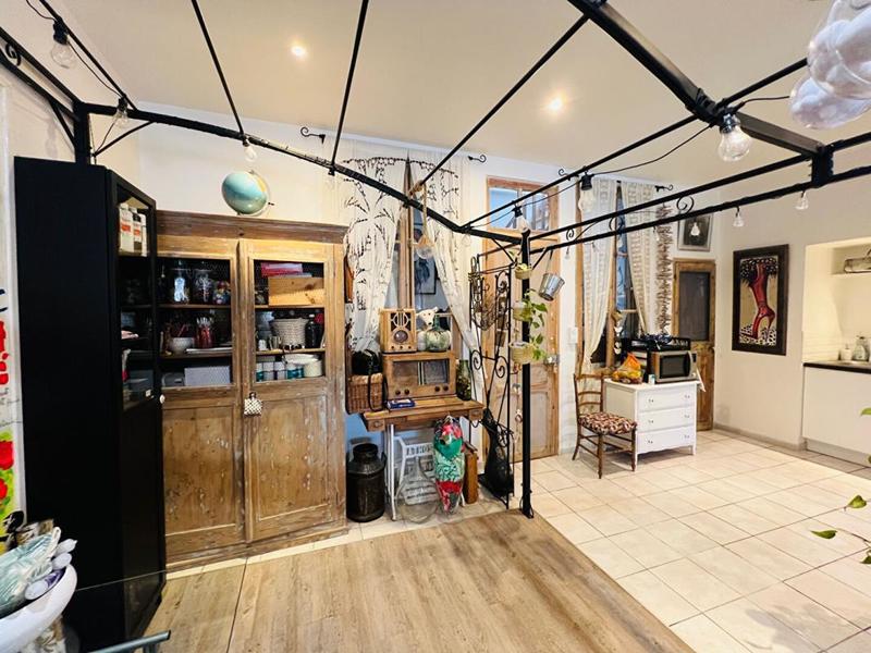 Appartement - 81 m² - 2 pièces