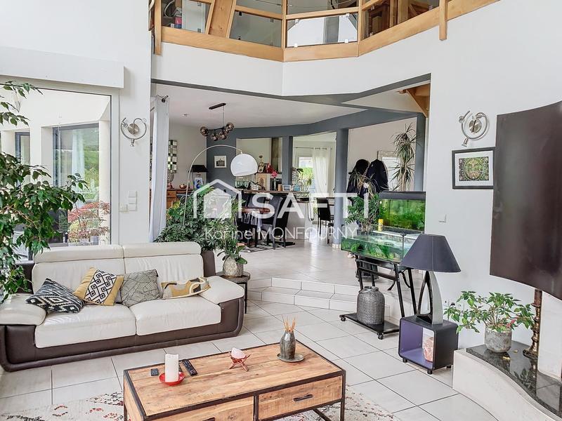 Maison - 212 m² - 7 pièces