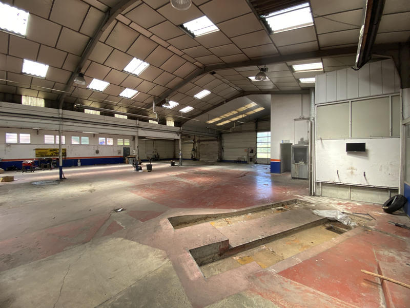 Local commercial - 1 900 m²