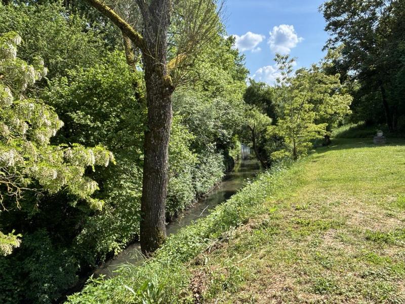 Propriété - 240 m² - 8 pièces