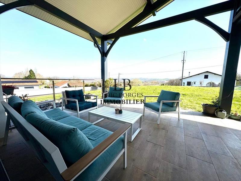 Maison - 205 m² - 7 pièces