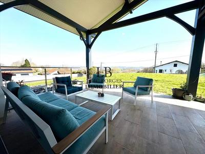 Maison - 205 m² - 7 pièces